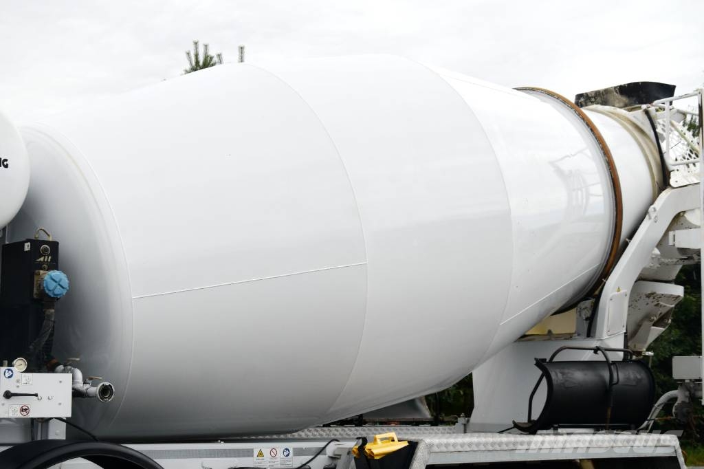 Mercedes-Benz Arocs 3243 Betonudlæggere