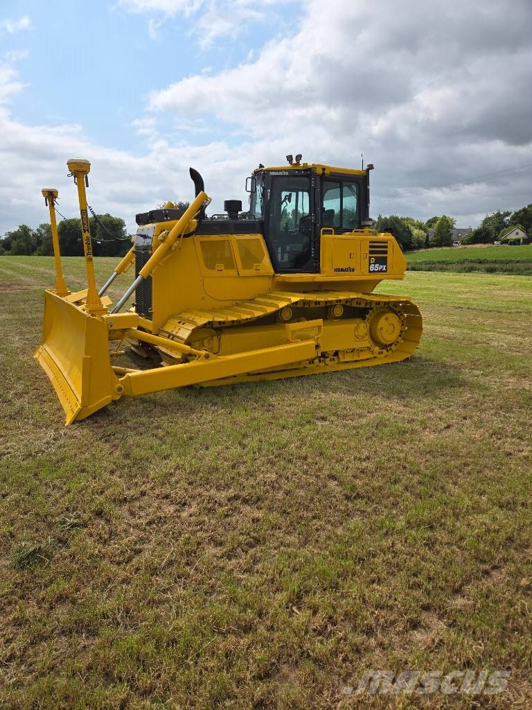 Komatsu DX 65 PX-18 بلدوزرات مجنزرة