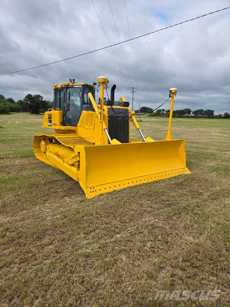 Komatsu DX 65 PX-18 بلدوزرات مجنزرة