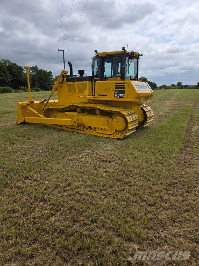 Komatsu DX 65 PX-18 بلدوزرات مجنزرة