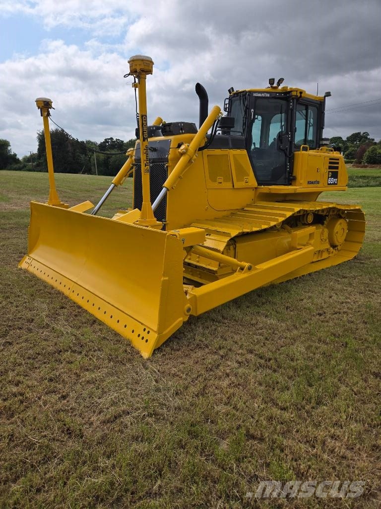 Komatsu DX 65 PX-18 بلدوزرات مجنزرة