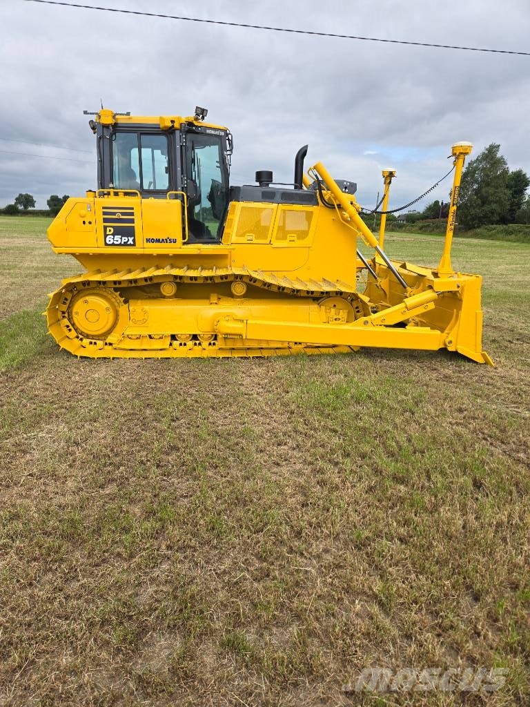 Komatsu DX 65 PX-18 بلدوزرات مجنزرة