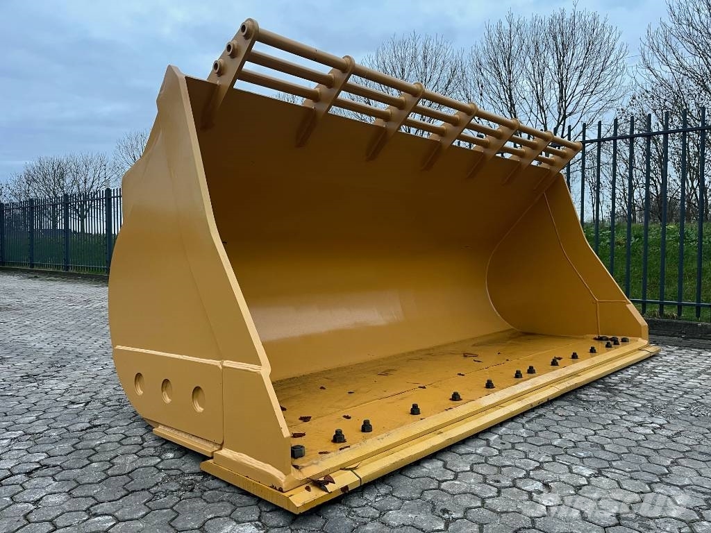 CAT 980 GP bucket with straight cutting edge Buckets