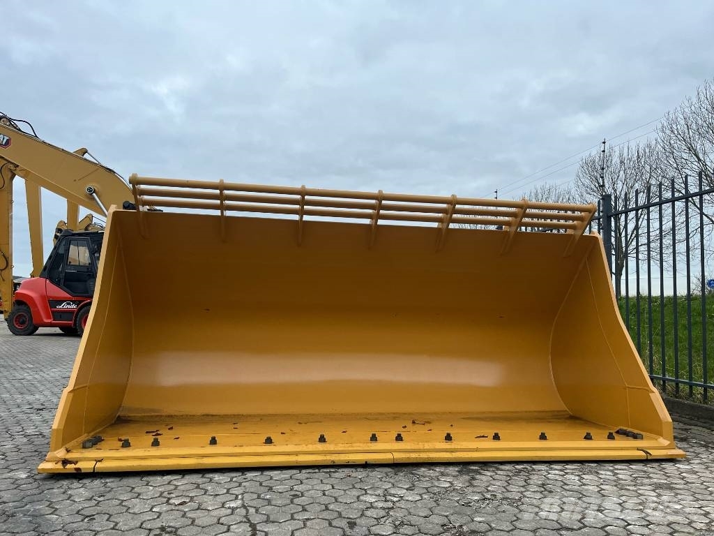 CAT 980 GP bucket with straight cutting edge Buckets