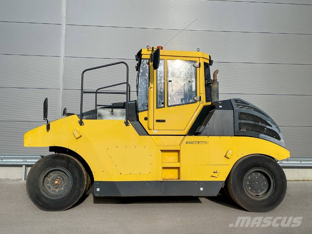 Bomag BW 25 RH Pneumorehvidega rullid