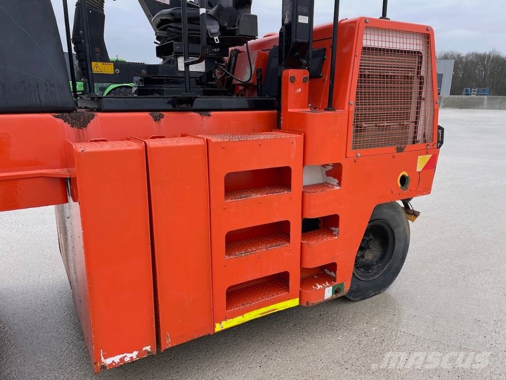 Dynapac CP 142 胶轮压路机