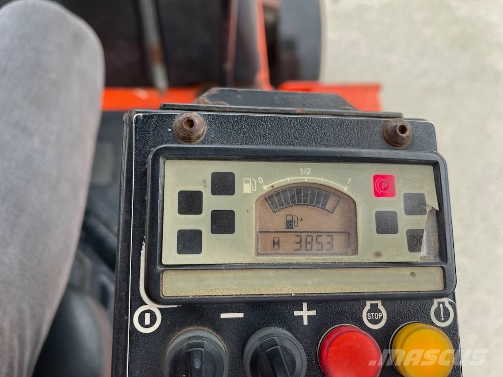 Dynapac CP 142 胶轮压路机