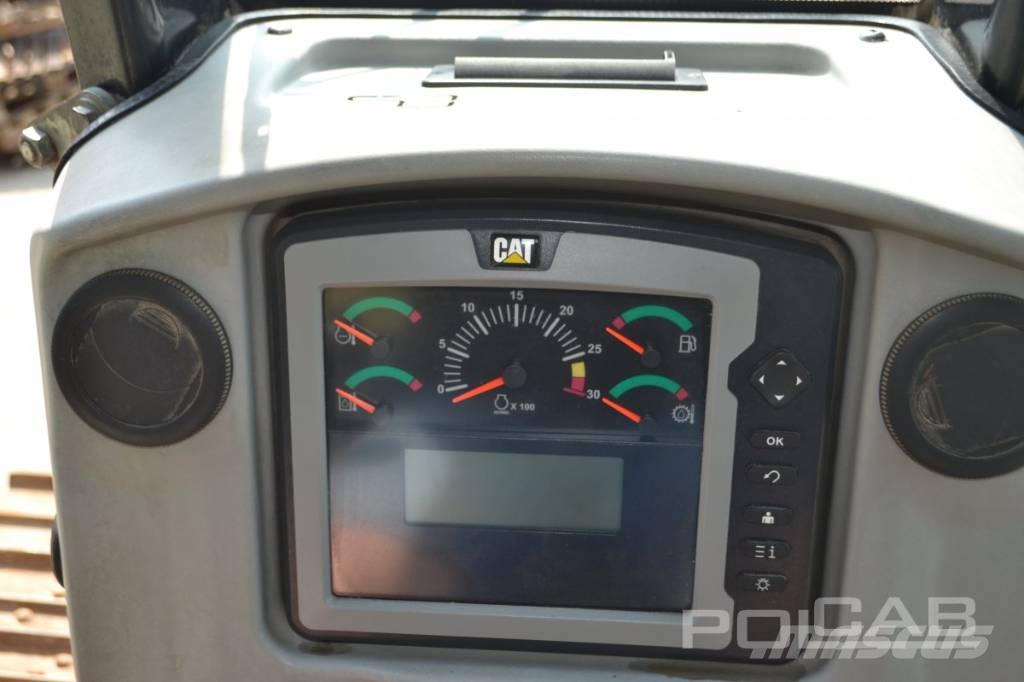 CAT D 6 N LGP بلدوزرات مجنزرة