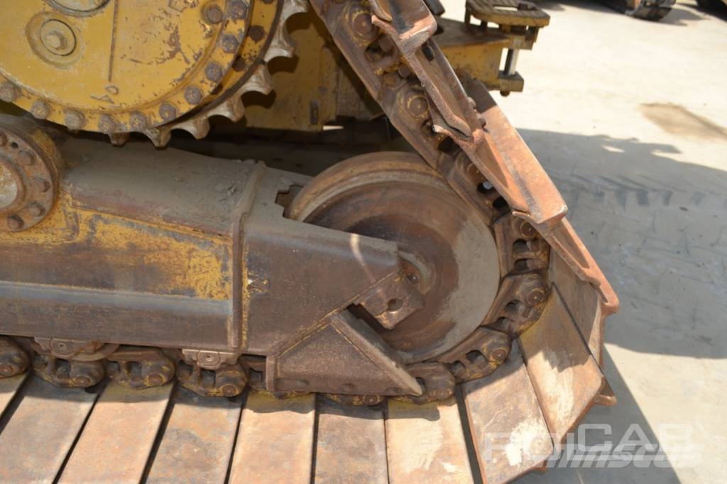 CAT D 6 N LGP بلدوزرات مجنزرة