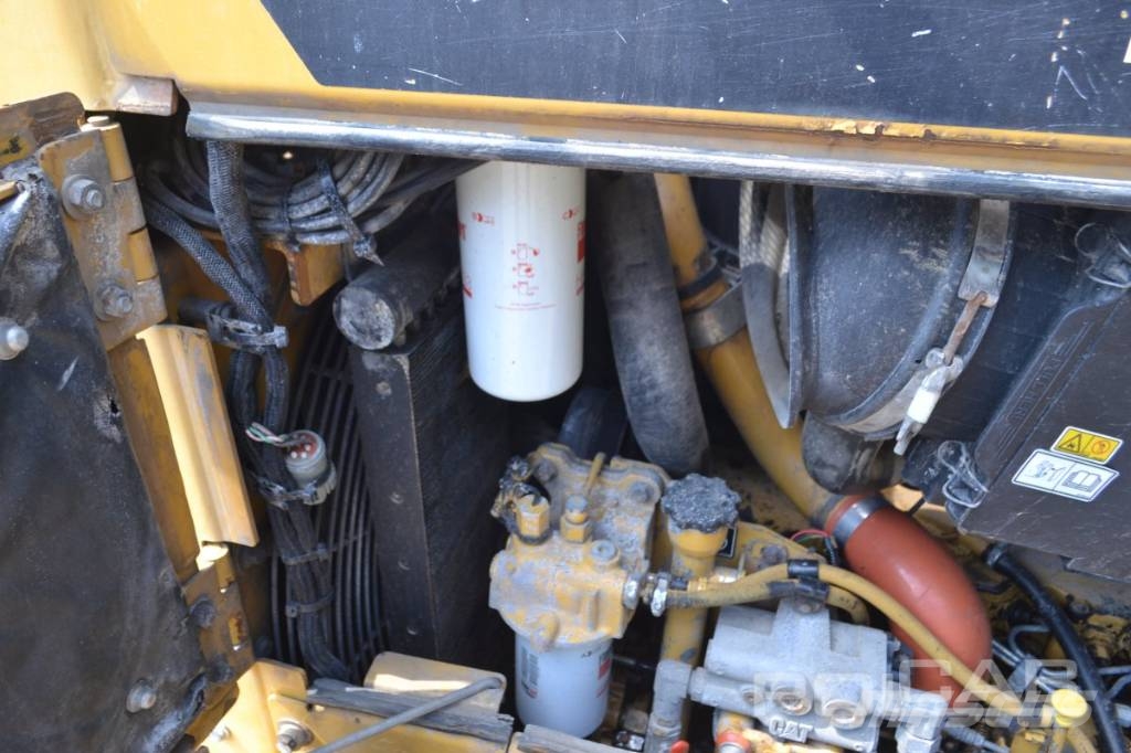 CAT D 6 N LGP بلدوزرات مجنزرة