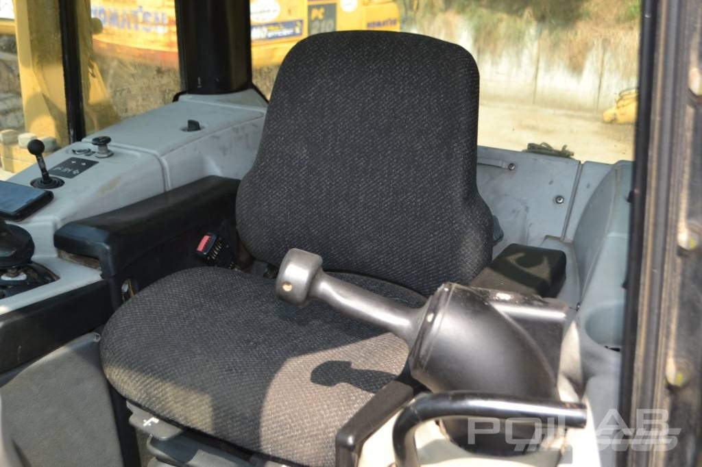 CAT D 6 N LGP بلدوزرات مجنزرة