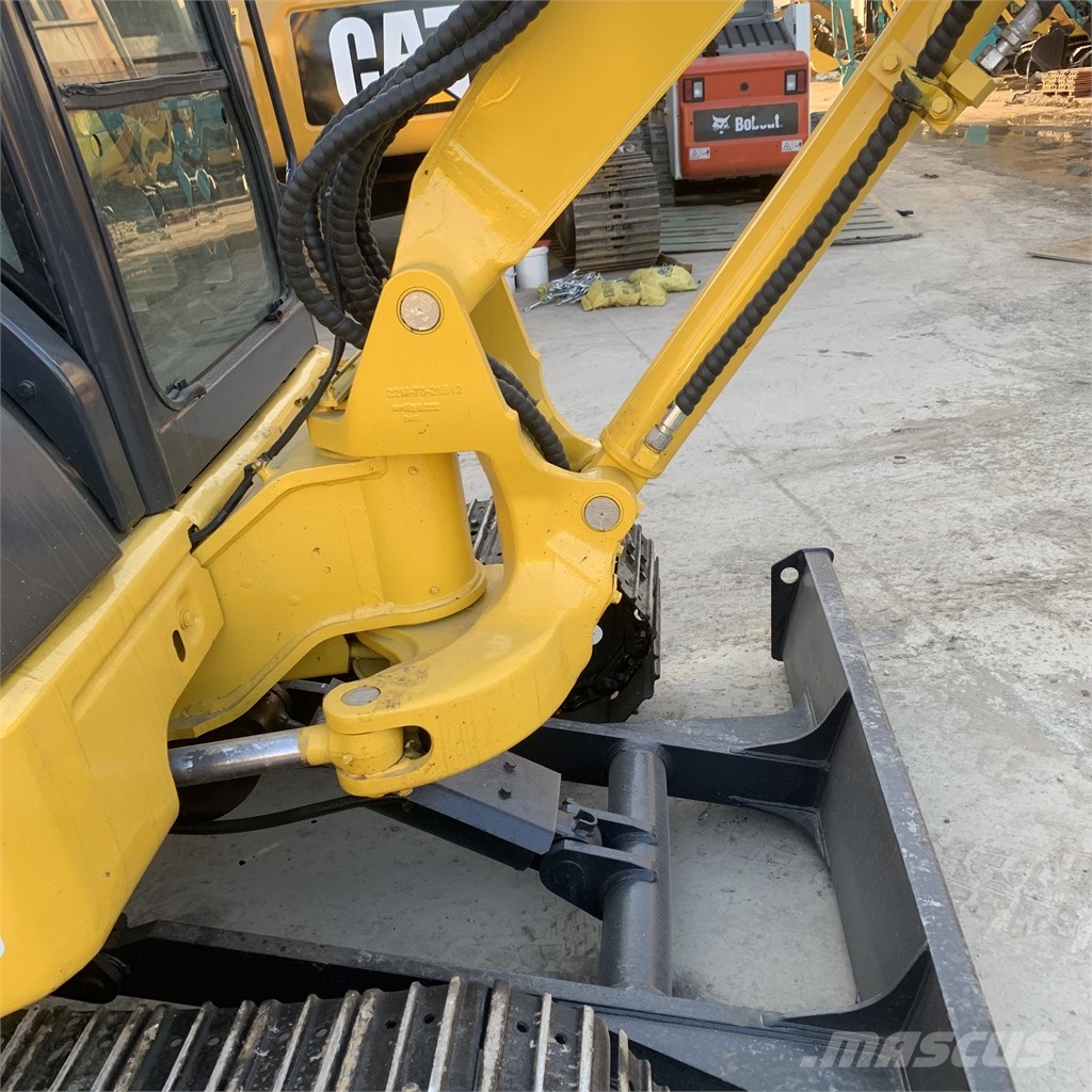 Komatsu PC 50 MR 小型挖掘机