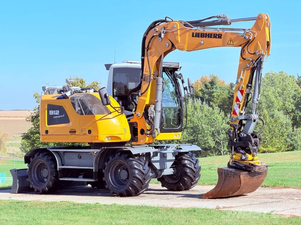 Liebherr A 912 Compact Litronic Kolová rýpadla