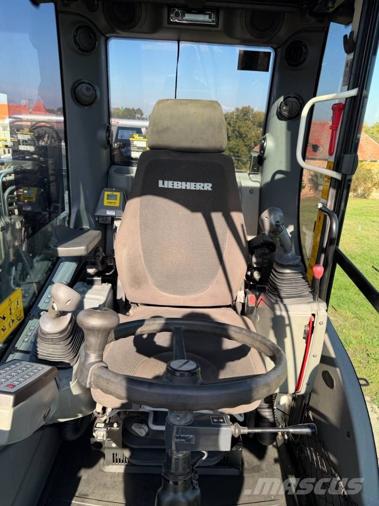 Liebherr A 912 Compact Litronic Kolová rýpadla
