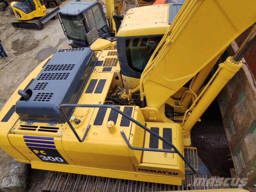 Komatsu PC 300-7 construction excavator Εκσκαφείς με ερπύστριες