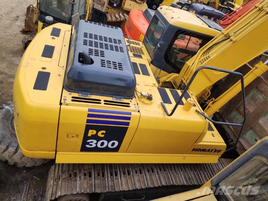 Komatsu PC 300-7 construction excavator Εκσκαφείς με ερπύστριες