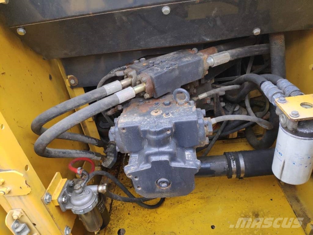 Komatsu PC 300-7 construction excavator Εκσκαφείς με ερπύστριες