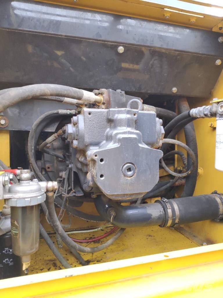 Komatsu PC 300-7 construction excavator Εκσκαφείς με ερπύστριες
