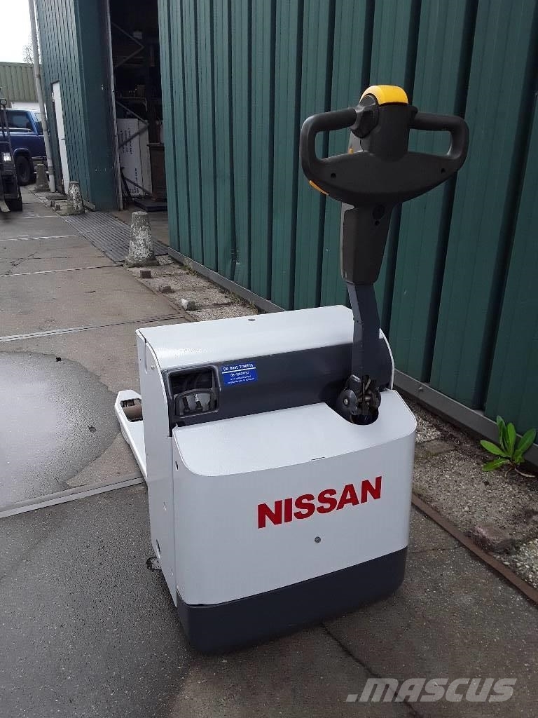 Nissan PLL160 Pedestrian power pallet trucks