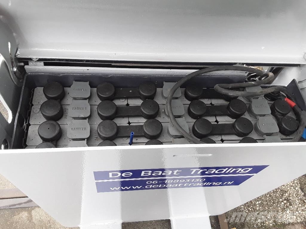 Nissan PLL160 Pedestrian power pallet trucks