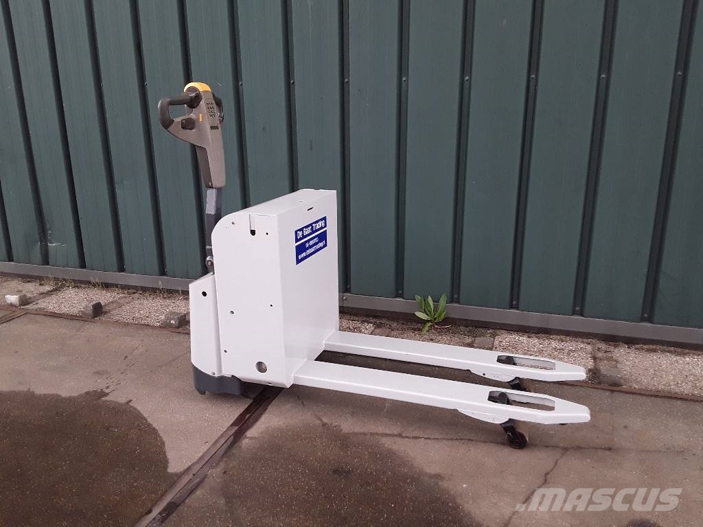 Nissan PLL160 Pedestrian power pallet trucks