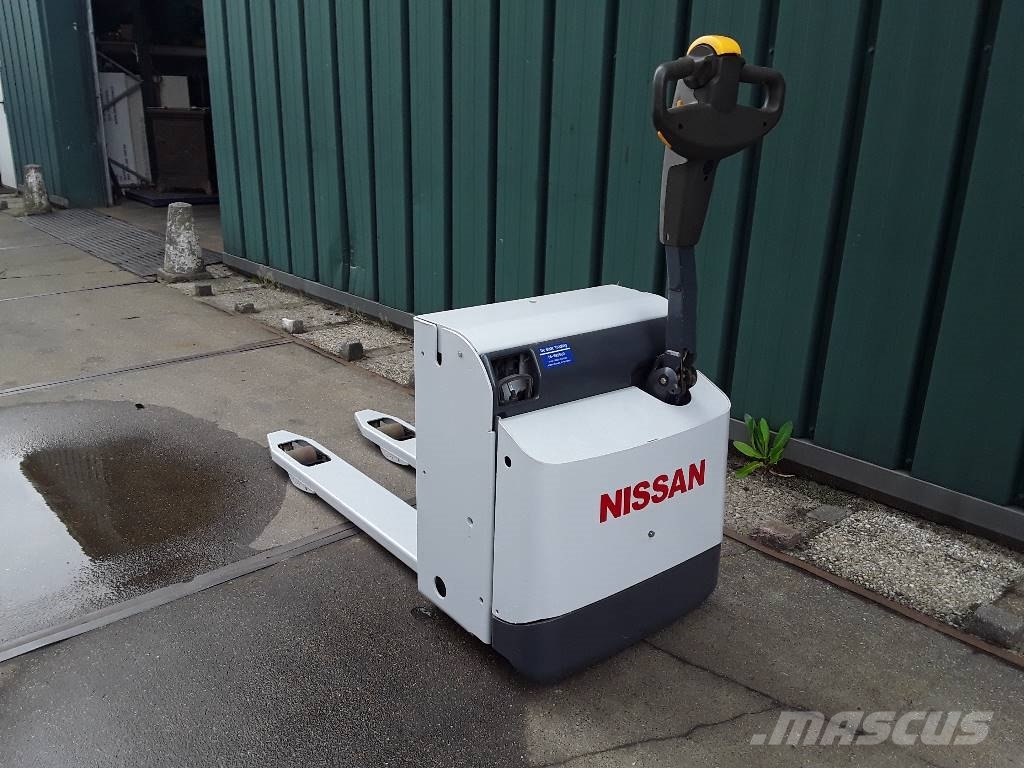 Nissan PLL160 Pedestrian power pallet trucks