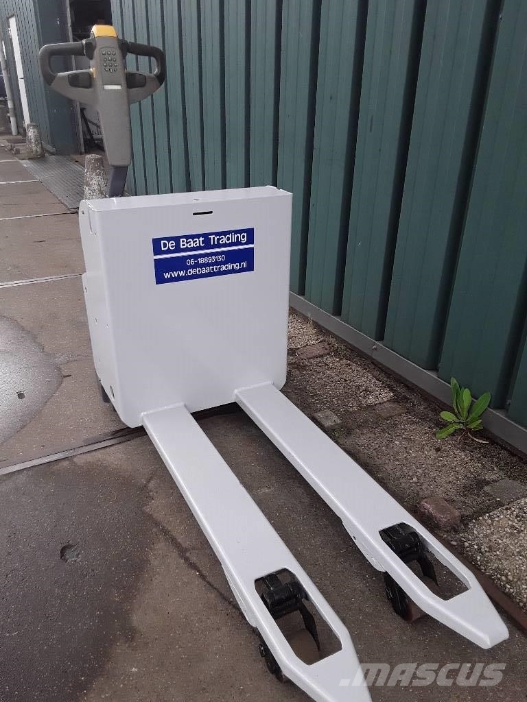 Nissan PLL160 Pedestrian power pallet trucks