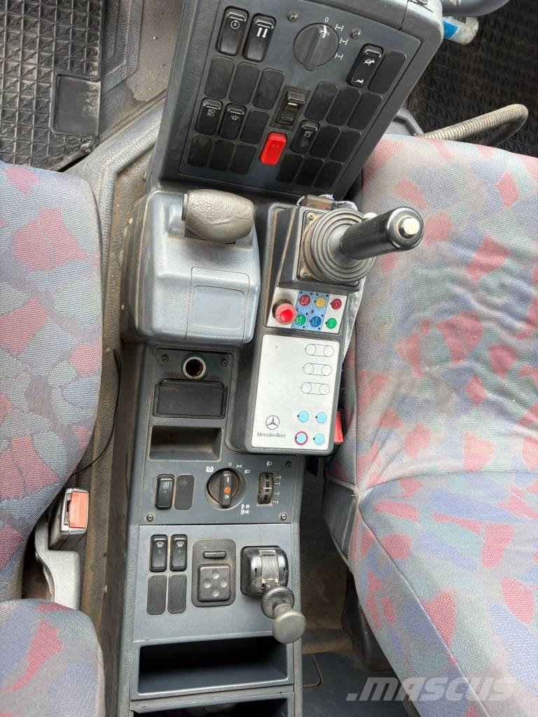 Unimog U300 Tovornjaki s kesonom/platojem