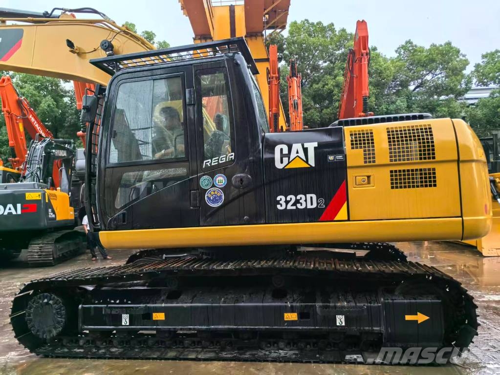 CAT 323D2 Pásová rýpadla