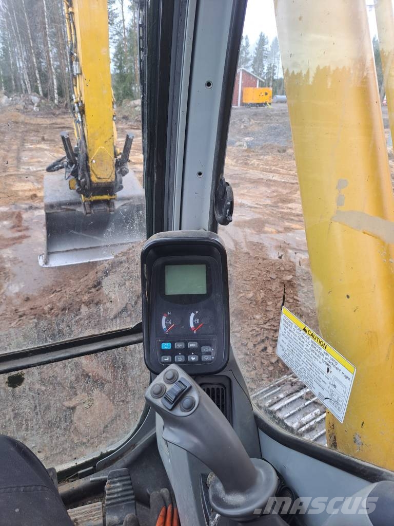 New Holland Kobelco E225 BSR Crawler excavators