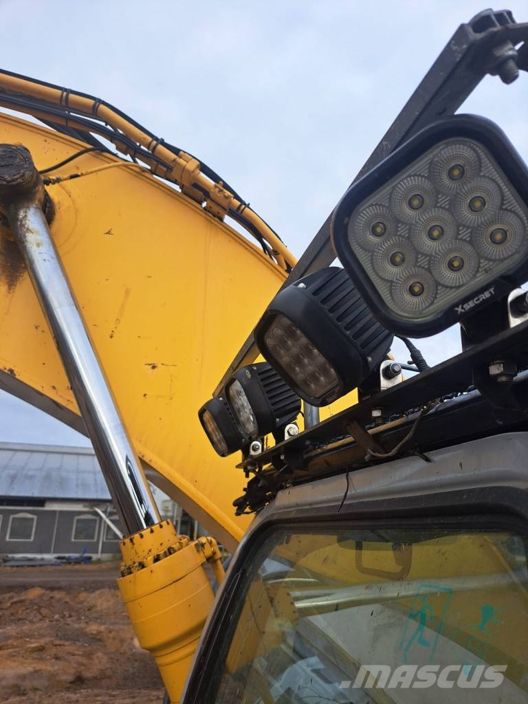 New Holland Kobelco E225 BSR Crawler excavators