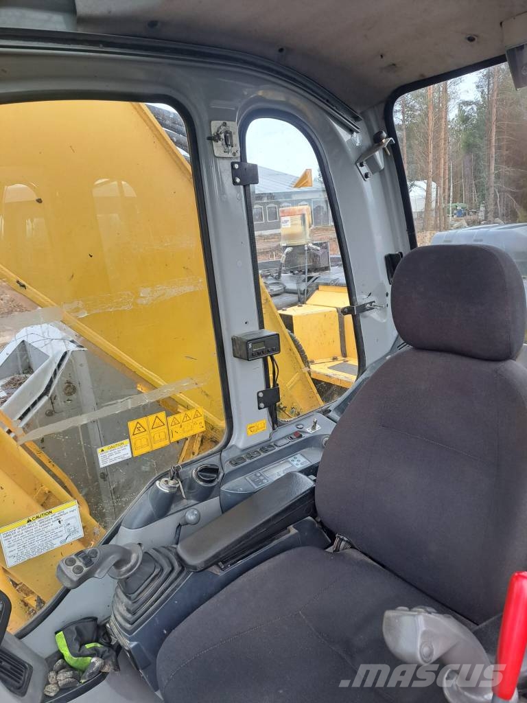 New Holland Kobelco E225 BSR Crawler excavators