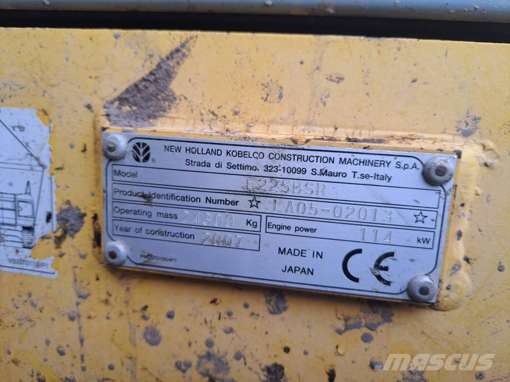 New Holland Kobelco E225 BSR Crawler excavators