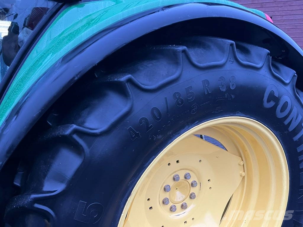 John Deere 6220 Premium Traktory