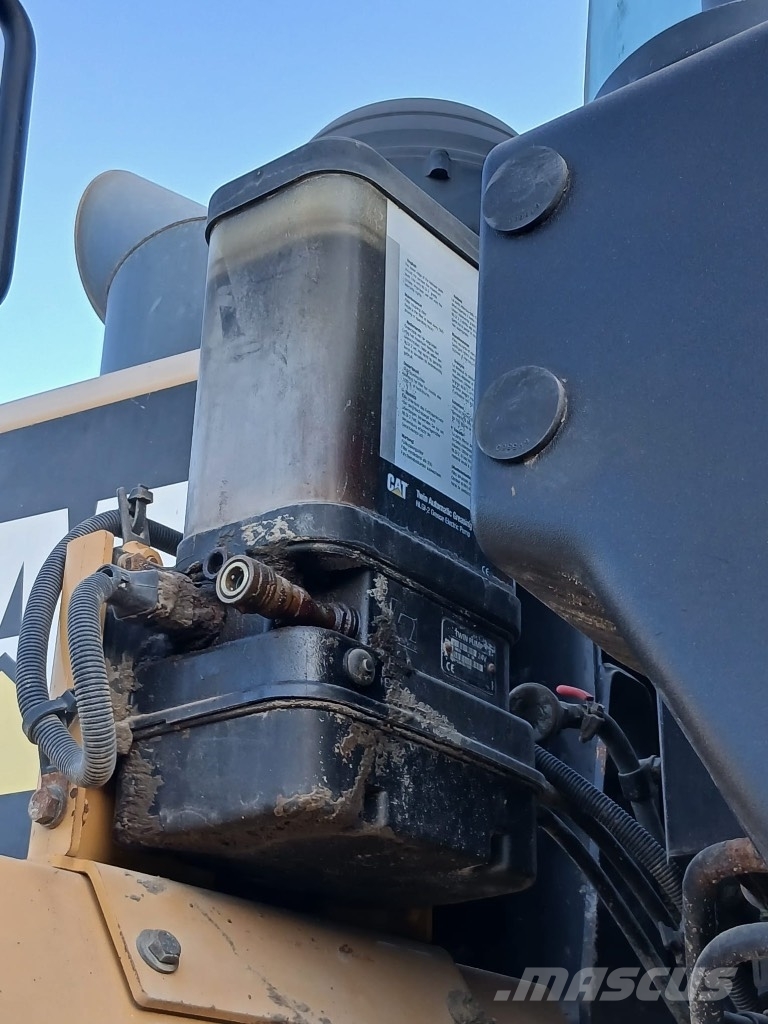 CAT 966 M Kolesni nakladalci