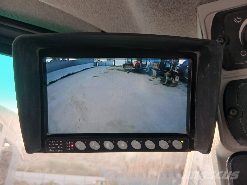 CAT 966 M Kolesni nakladalci