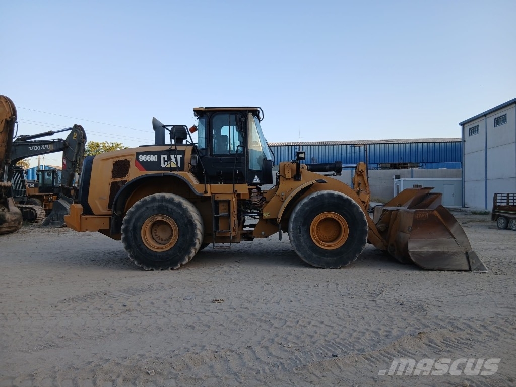 CAT 966 M Kolesni nakladalci