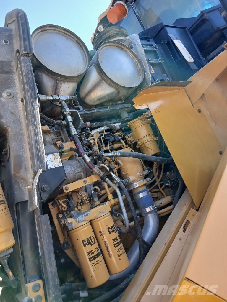 CAT 966 M Kolesni nakladalci