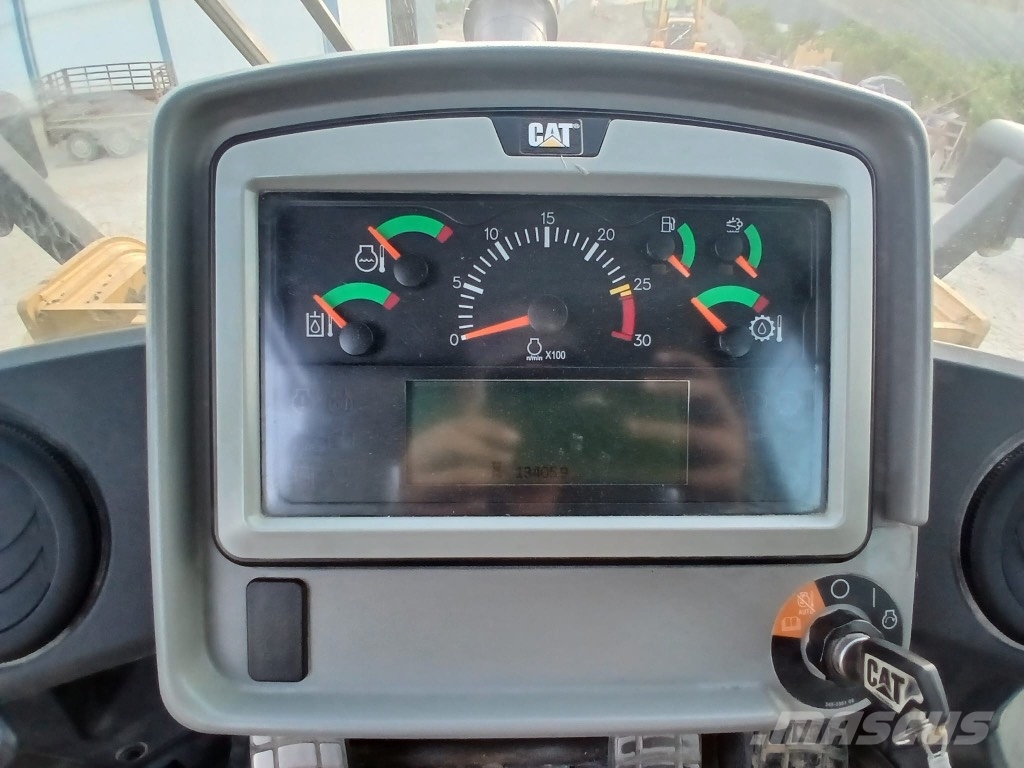 CAT 966 M Kolesni nakladalci