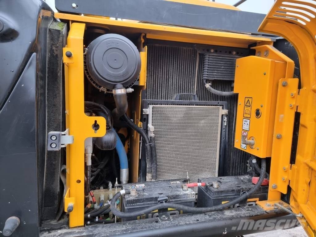 JCB JS131 LC BOG Master Paletli ekskavatörler