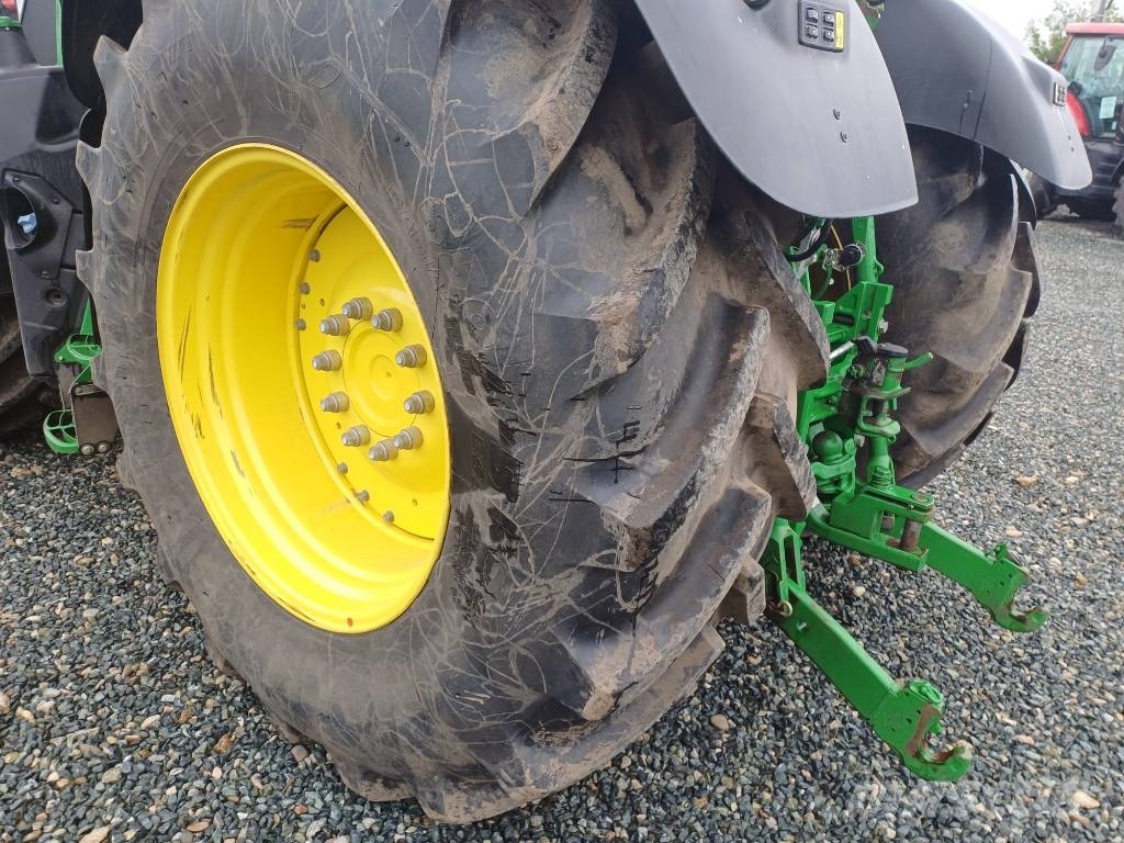 John Deere 6R 215 Tractoare