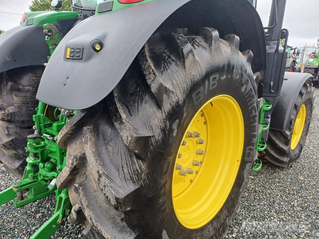 John Deere 6R 215 Tractoare