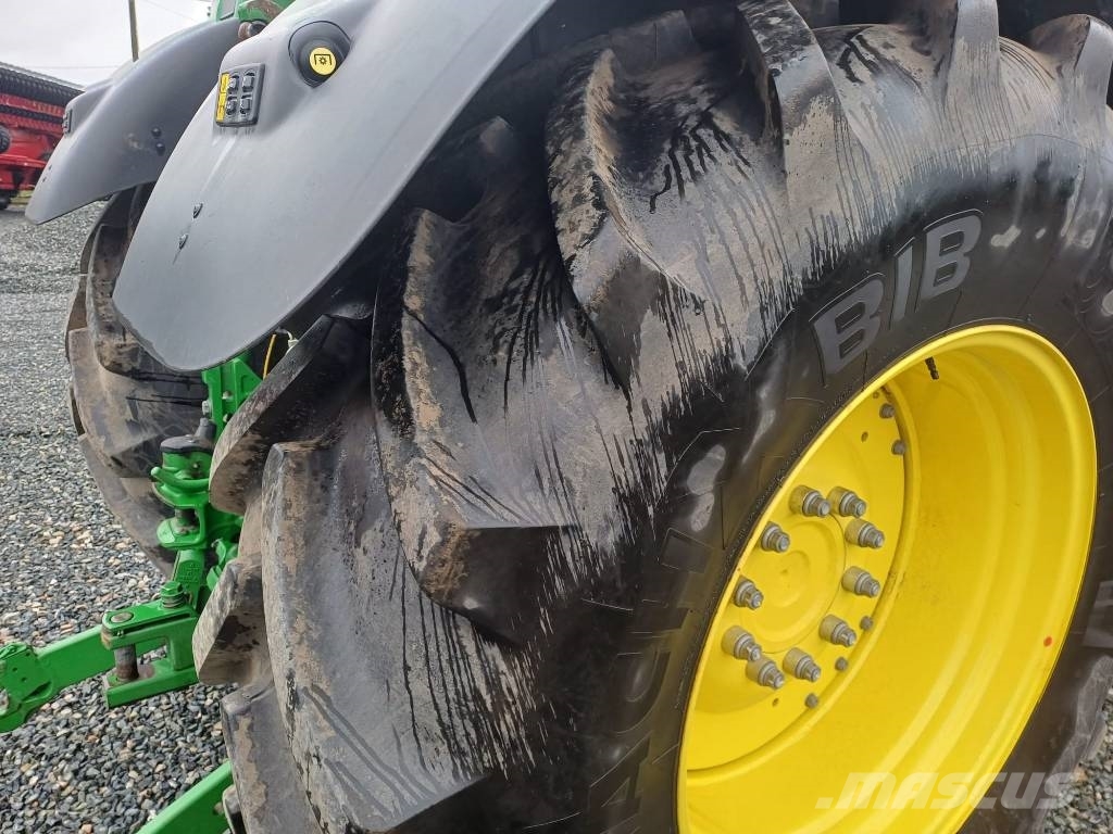 John Deere 6R 215 Tractoare