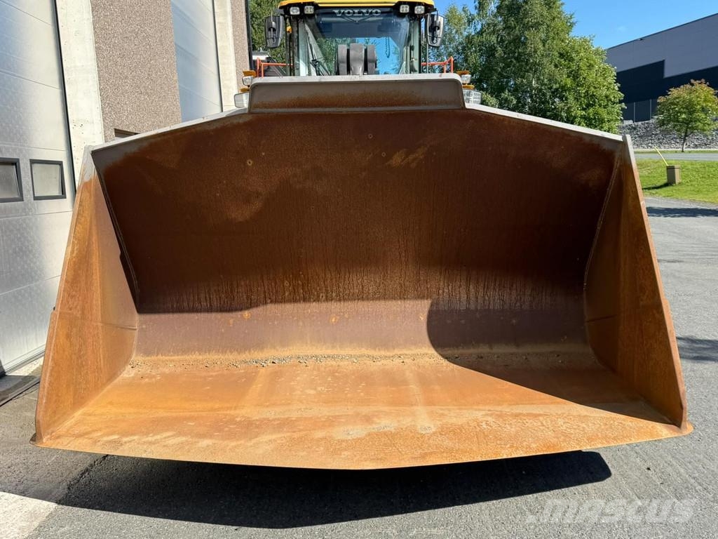Volvo L180H لوادر بعجل