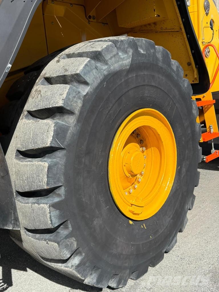 Volvo L180H لوادر بعجل