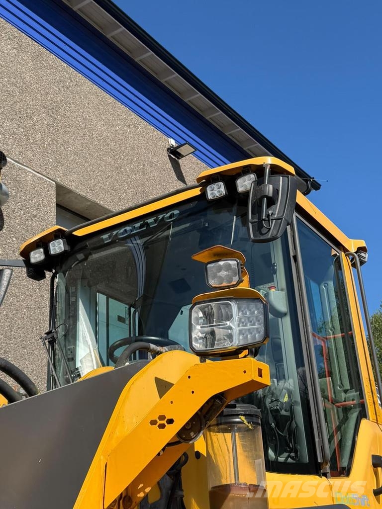 Volvo L180H لوادر بعجل