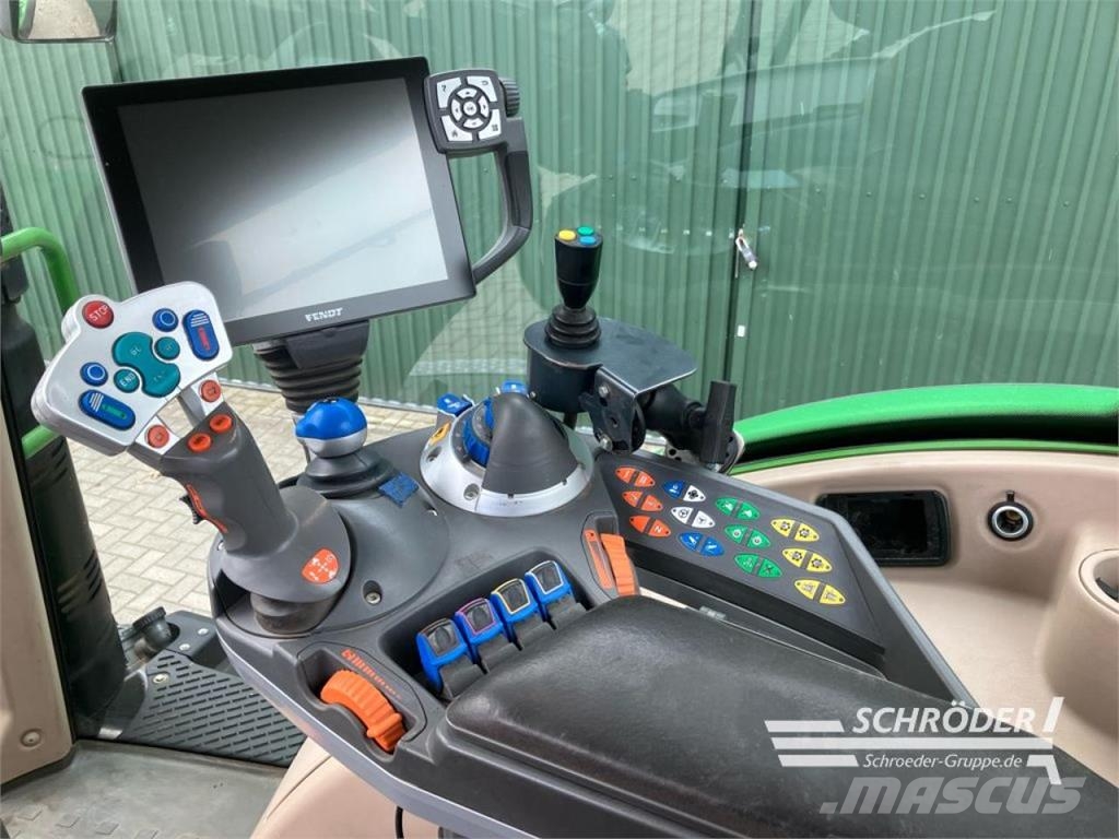 Fendt 724 S4 PROFI PLUS + STOLL FZ 60.1 Трактори