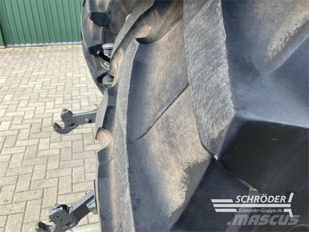 Fendt 724 S4 PROFI PLUS + STOLL FZ 60.1 Трактори