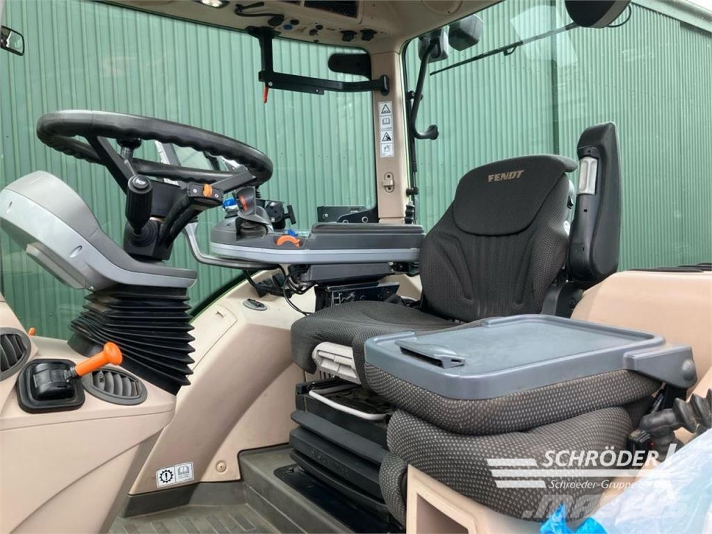 Fendt 724 S4 PROFI PLUS + STOLL FZ 60.1 Трактори