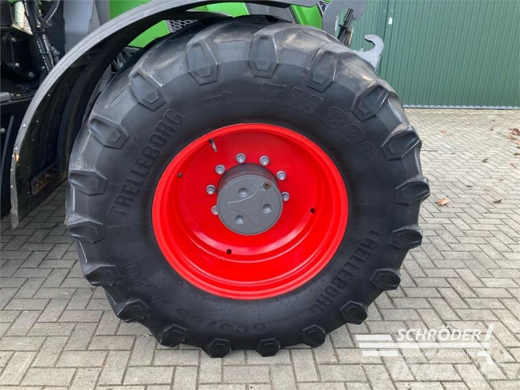 Fendt 724 S4 PROFI PLUS + STOLL FZ 60.1 Трактори